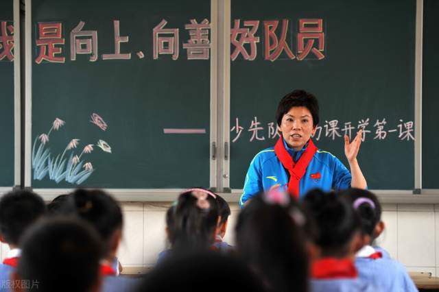 关于曼联的更衣室问题这场比赛的表现是否能够证明之前更衣室的混乱以及其他问题是个错误，我之前已经告诉过你们了。